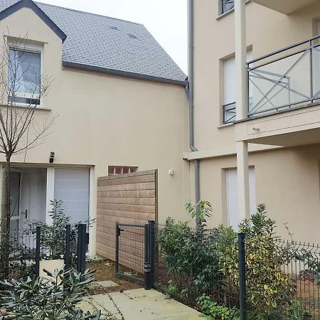 maison de ville idéalement située à honfleur avec parking Extérieur photo