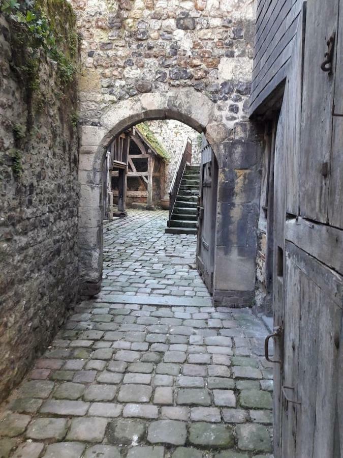 maison de ville idéalement située à honfleur avec parking Extérieur photo